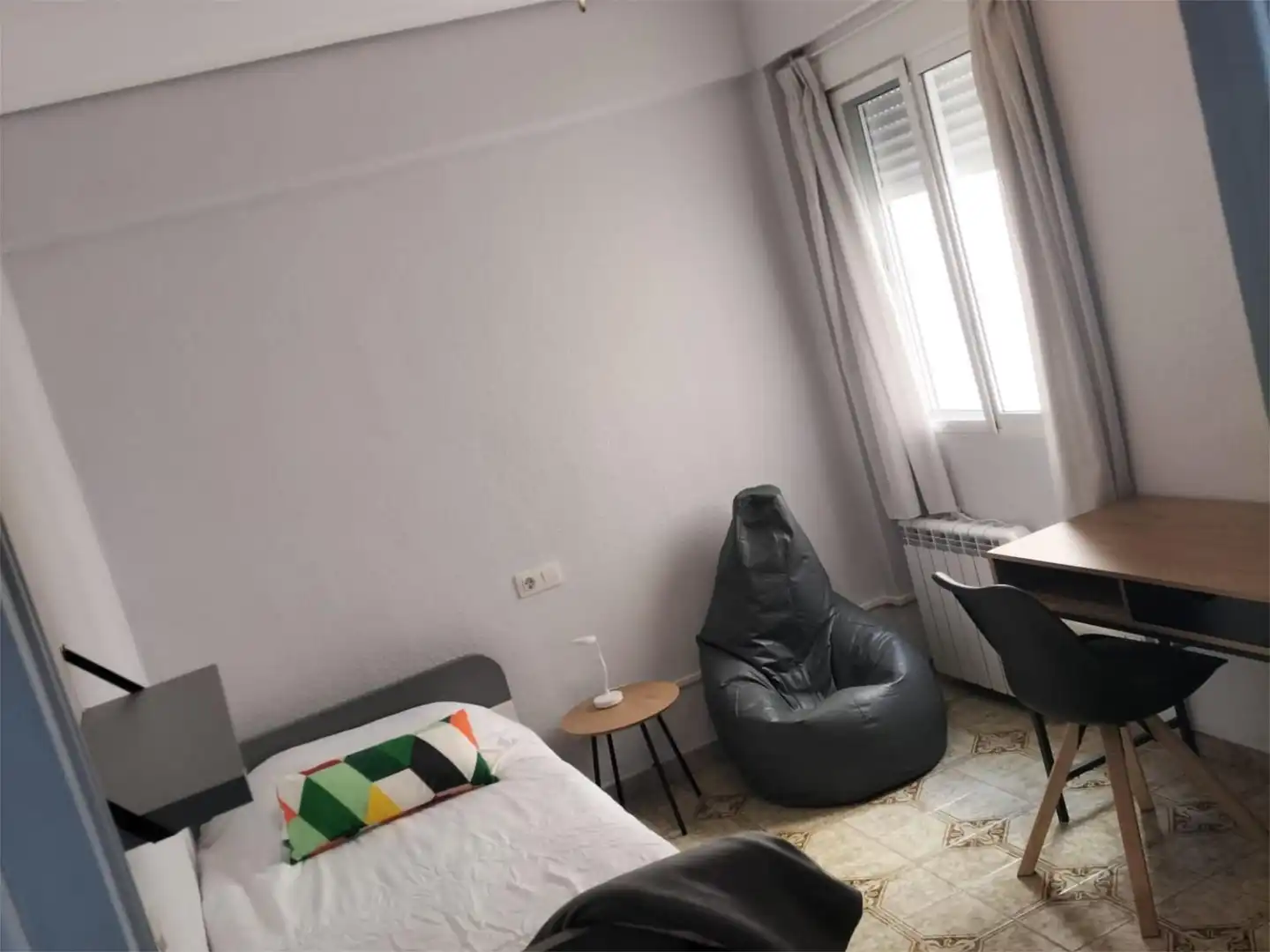 Zimmer in Plaça de l'Escultor Adsuara, 8, Zona Avenida del Mar Schlafzimmer von Wohnung zur untervermieten in Castellón de la Plana / Castelló de la Plana mit Heizung, Abstellraum und Möbliert
