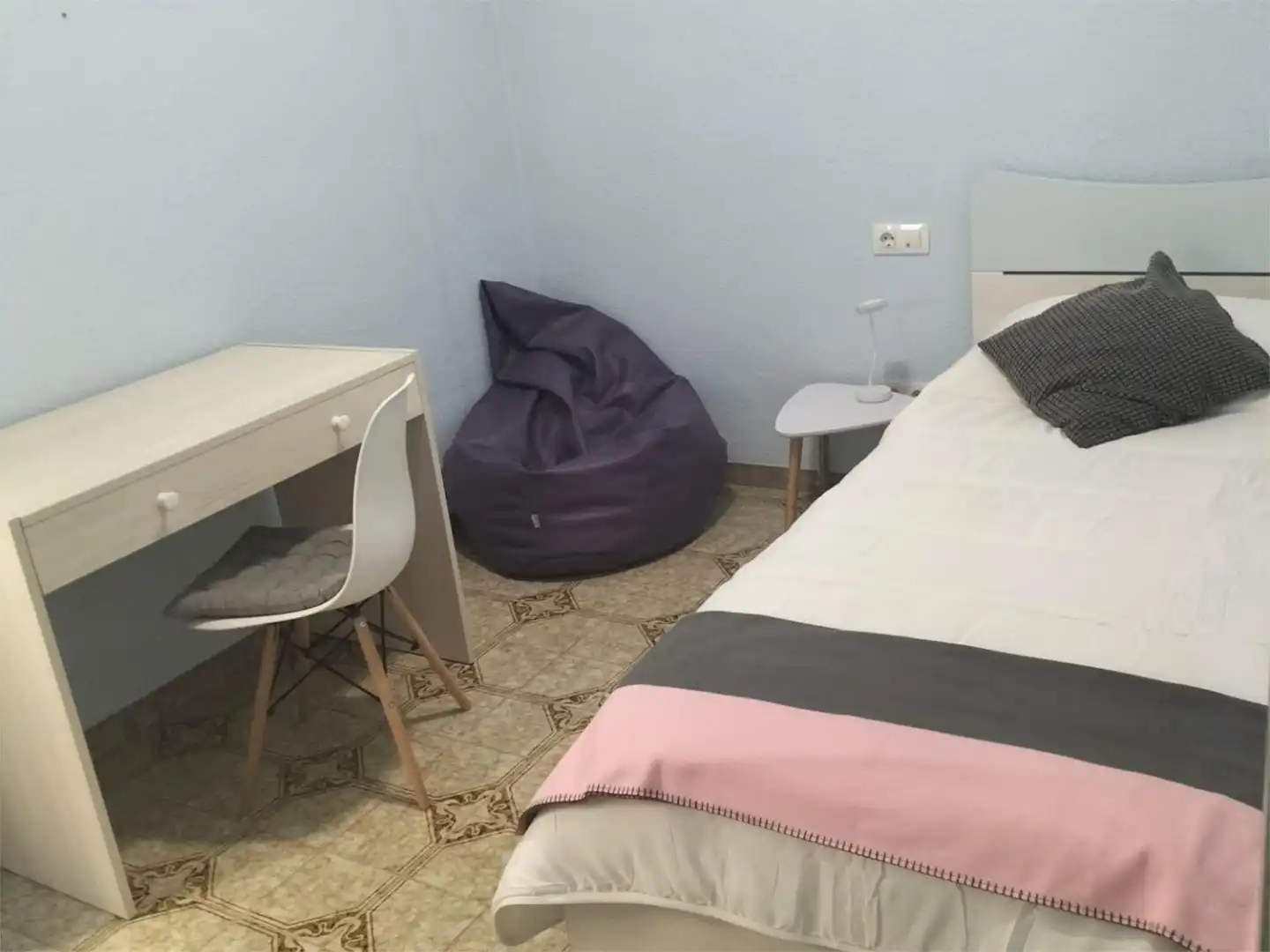Zimmer in Plaça de l'Escultor Adsuara, 8, Zona Avenida del Mar Schlafzimmer von Wohnung zur untervermieten in Castellón de la Plana / Castelló de la Plana mit Heizung, Abstellraum und Möbliert