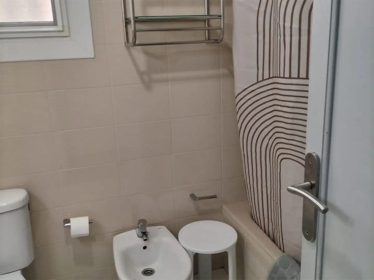 Zimmer in Plaça de l'Escultor Adsuara, 8, Zona Avenida del Mar Badezimmer von Wohnung zur untervermieten in Castellón de la Plana / Castelló de la Plana mit Heizung, Abstellraum und Möbliert