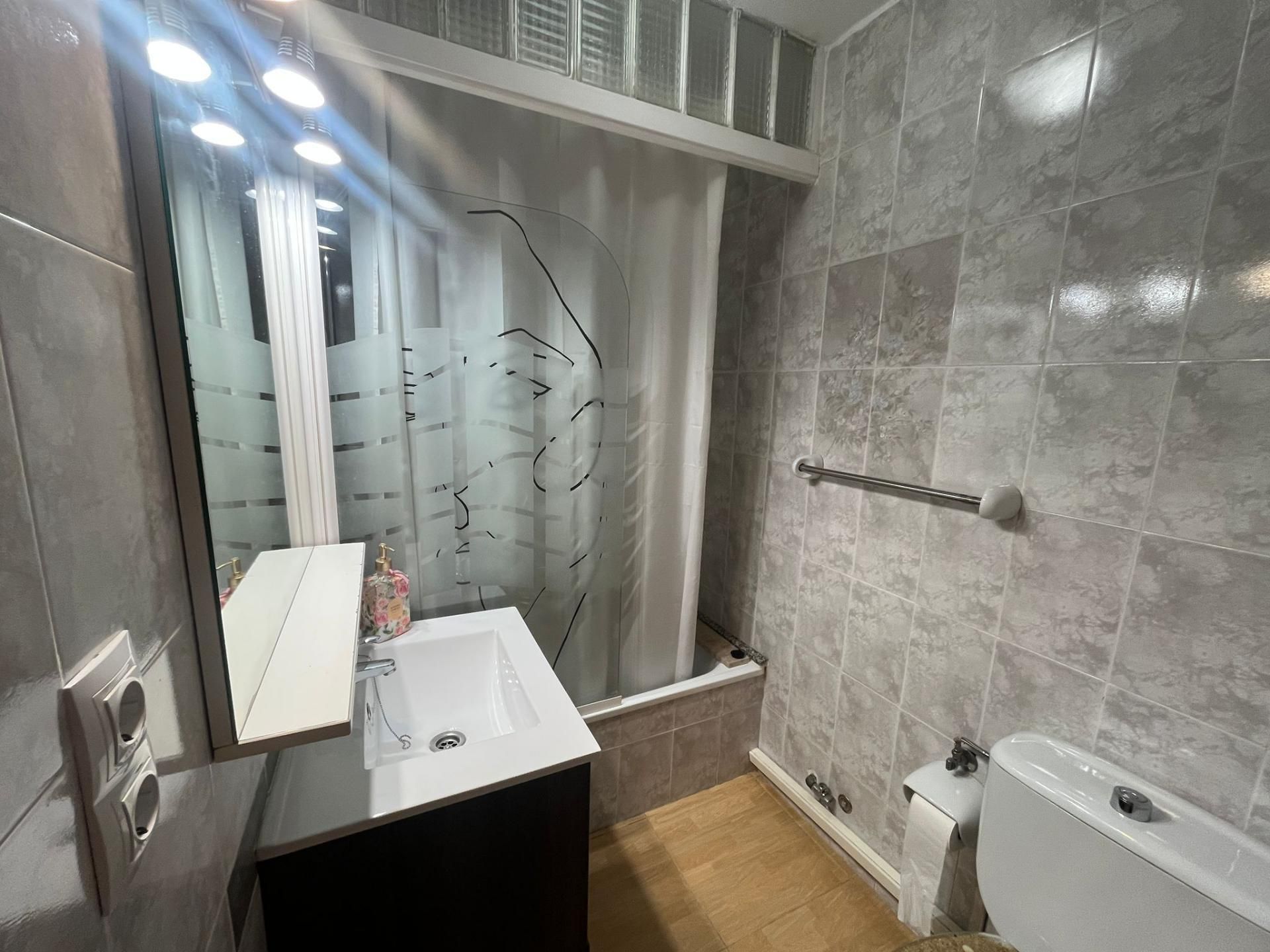 Bathroom of Flat to share in Castell d'Aro, Platja d'Aro i s'Agaró  with Terrace, Furnished and Balcony