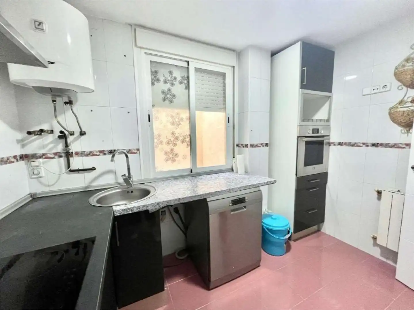 Wohnung zum Verkauf in Calle Ávalos, 19, Llerena Küche von Wohnung zum Verkauf in Llerena mit Heizung, Parkett und Balkon