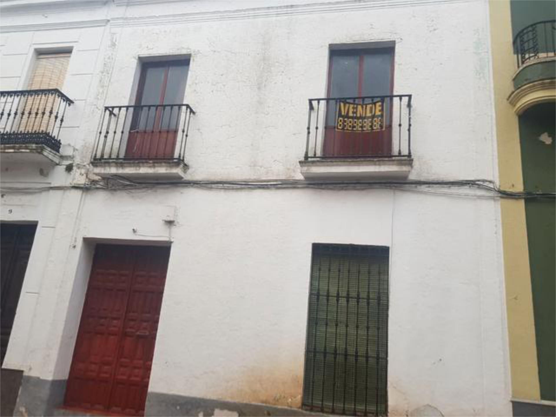 Vista exterior de Casa o xalet en venda en Oliva de la Frontera amb Jardí privat, Terrassa i Traster