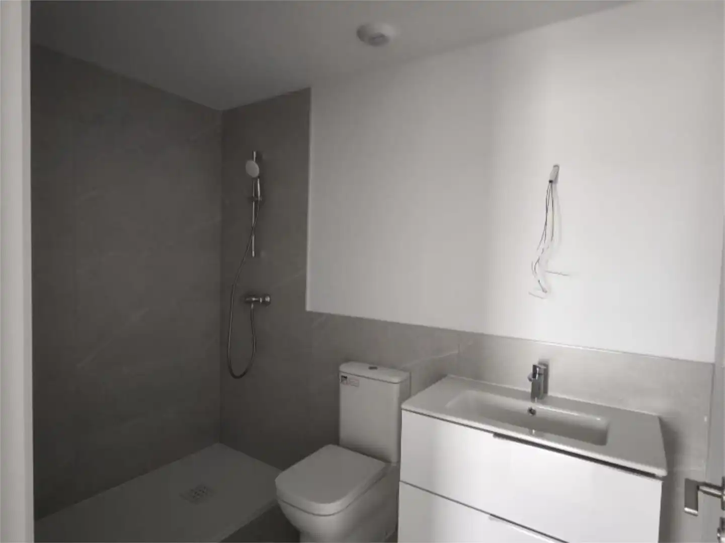 Badezimmer von Wohnung zum Verkauf in Tomares mit Klimaanlage, Terrasse und Schwimmbad
