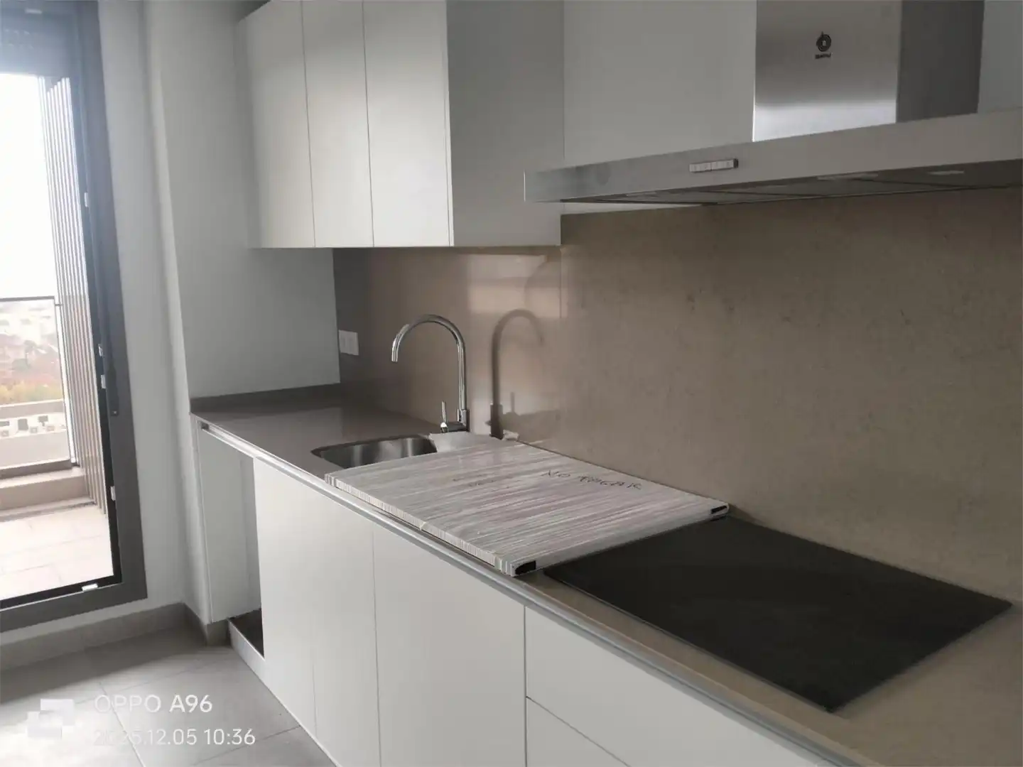 Küche von Wohnung zum Verkauf in Tomares mit Klimaanlage, Terrasse und Schwimmbad