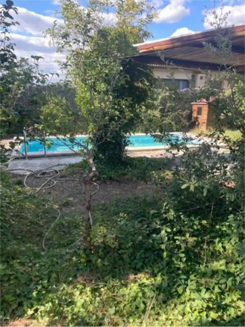 Einfamilien-Reihenhaus zum Verkauf in Castellnou de Bages Schwimmbecken von Einfamilien-Reihenhaus zum Verkauf in Castellnou de Bages mit Privatgarten, Terrasse und Abstellraum