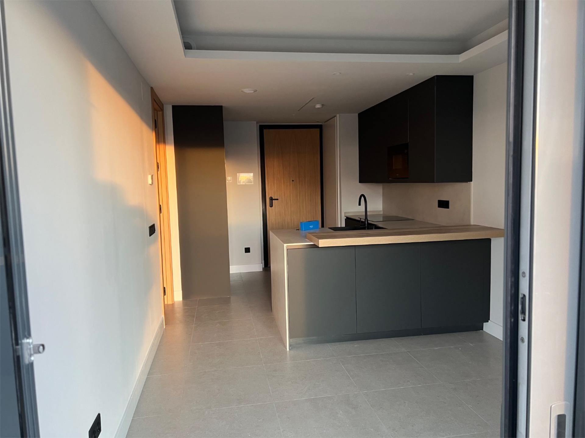 Cuina de Pis de lloguer en  Madrid Capital amb Calefacció, Terrassa i Traster