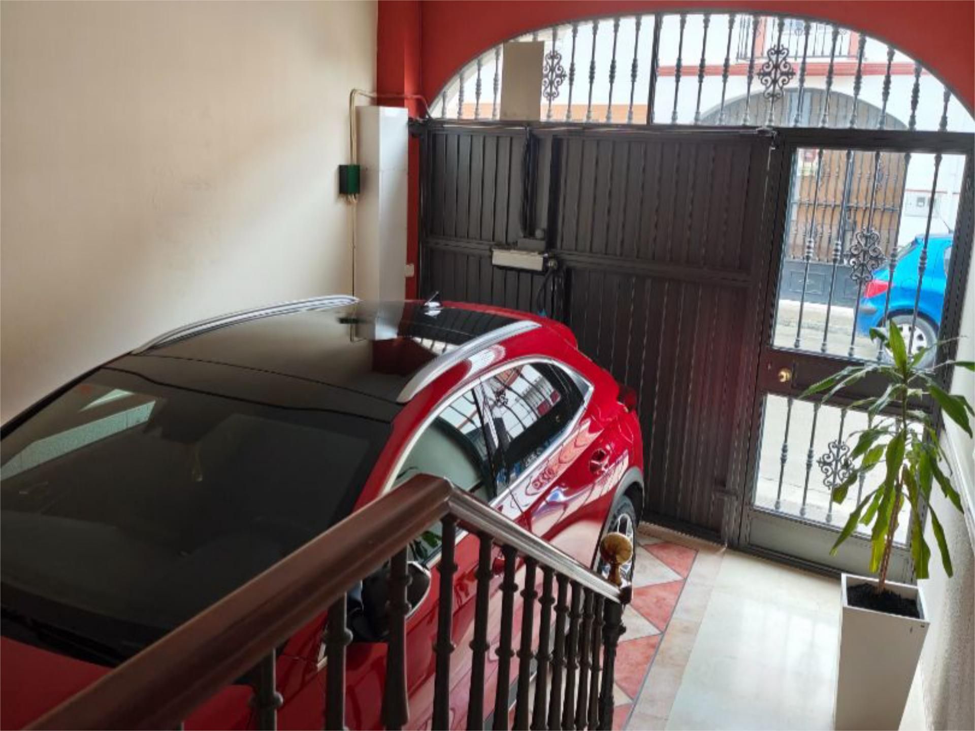 Casa adosada en venda a Calle la Tinaja, 10, Las Tinajerías - Juderías Aparcament de Casa adosada en venda en Lucena