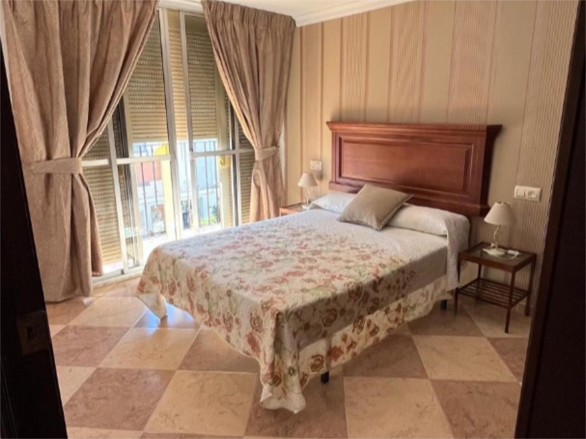 Wohnung zum Verkauf in Avenida la Cruz, 25, Lora del Río Schlafzimmer von Wohnung zum Verkauf in Lora del Río mit Klimaanlage und Balkon