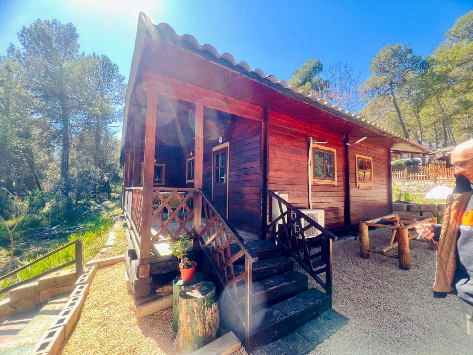 Casa o xalet en venda a Calle Virgen de Belén Navalo, 18, Enguera Vista exterior de Casa o xalet en venda en Enguera amb Aire condicionat, Terrassa i Balcó