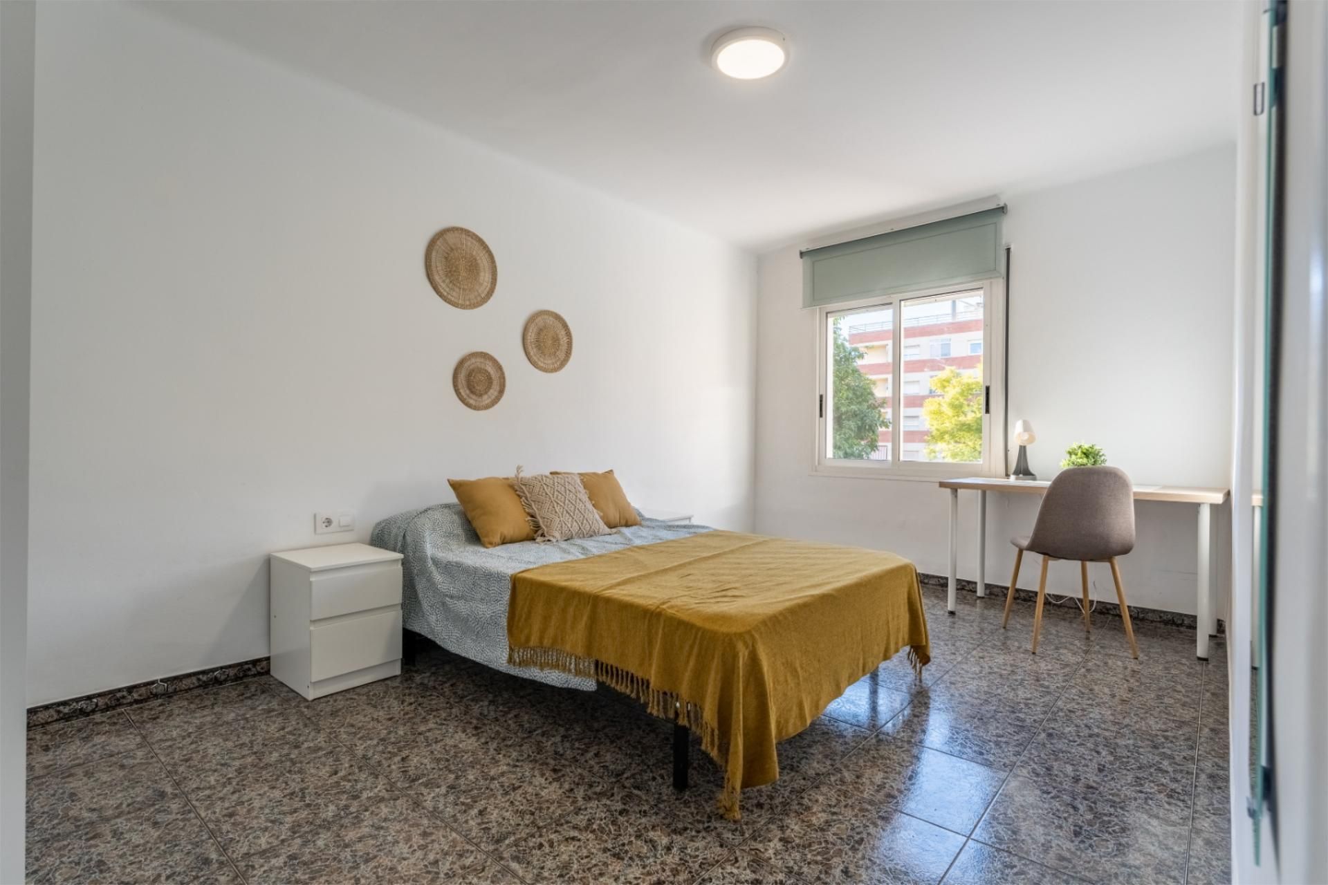 Flat to share in Carrer d'Orient, 21, Llevant Bedroom of Flat to share in Reus with Furnished, Oven and Washing machine