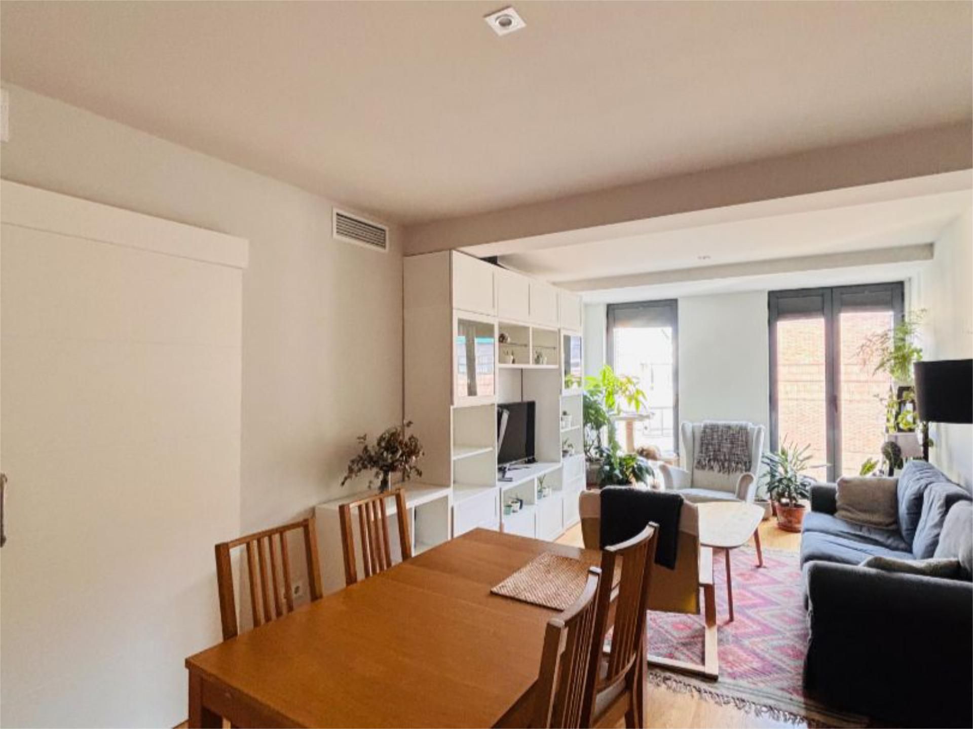Flat to rent in Calle de la Santísima Trinidad, 5, Trafalgar Dining room of Flat to rent in Madrid Capital with Air Conditioner, Heating and Parquet flooring