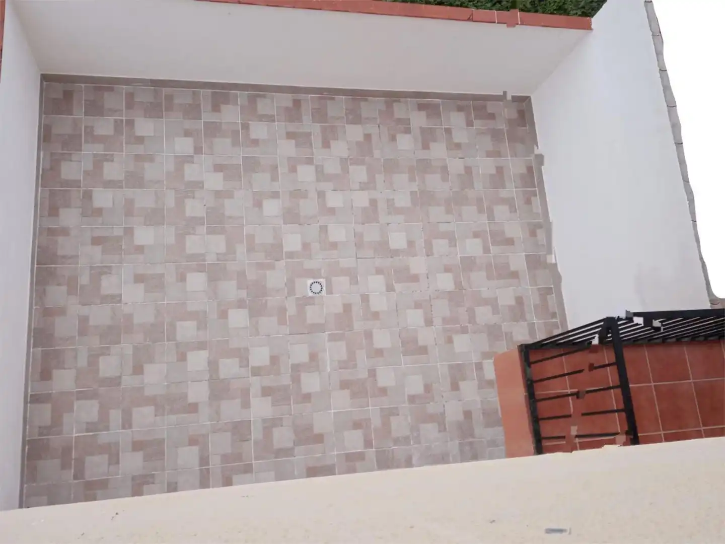 Piso en venta en Calle Rosa Chacel, 1, Fuente Vaqueros Habitación de Piso en venta en Fuente Vaqueros con Aire acondicionado, Calefacción y Jardín privado