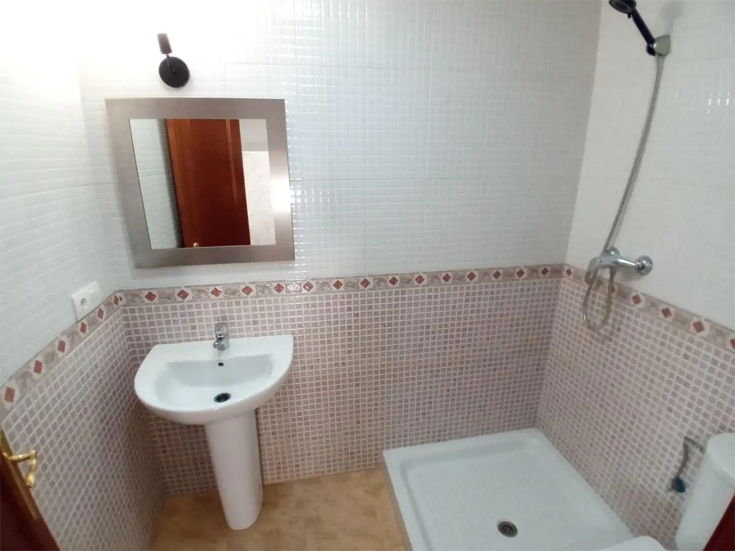 Piso en venta en Calle Rosa Chacel, 1, Fuente Vaqueros Baño de Piso en venta en Fuente Vaqueros con Aire acondicionado, Calefacción y Jardín privado