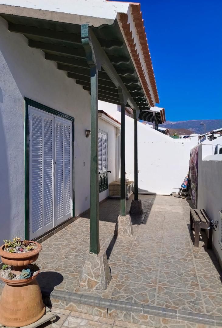 Exterior view of House or chalet for sale in Arico  with Terrace, Furnished and Balcony