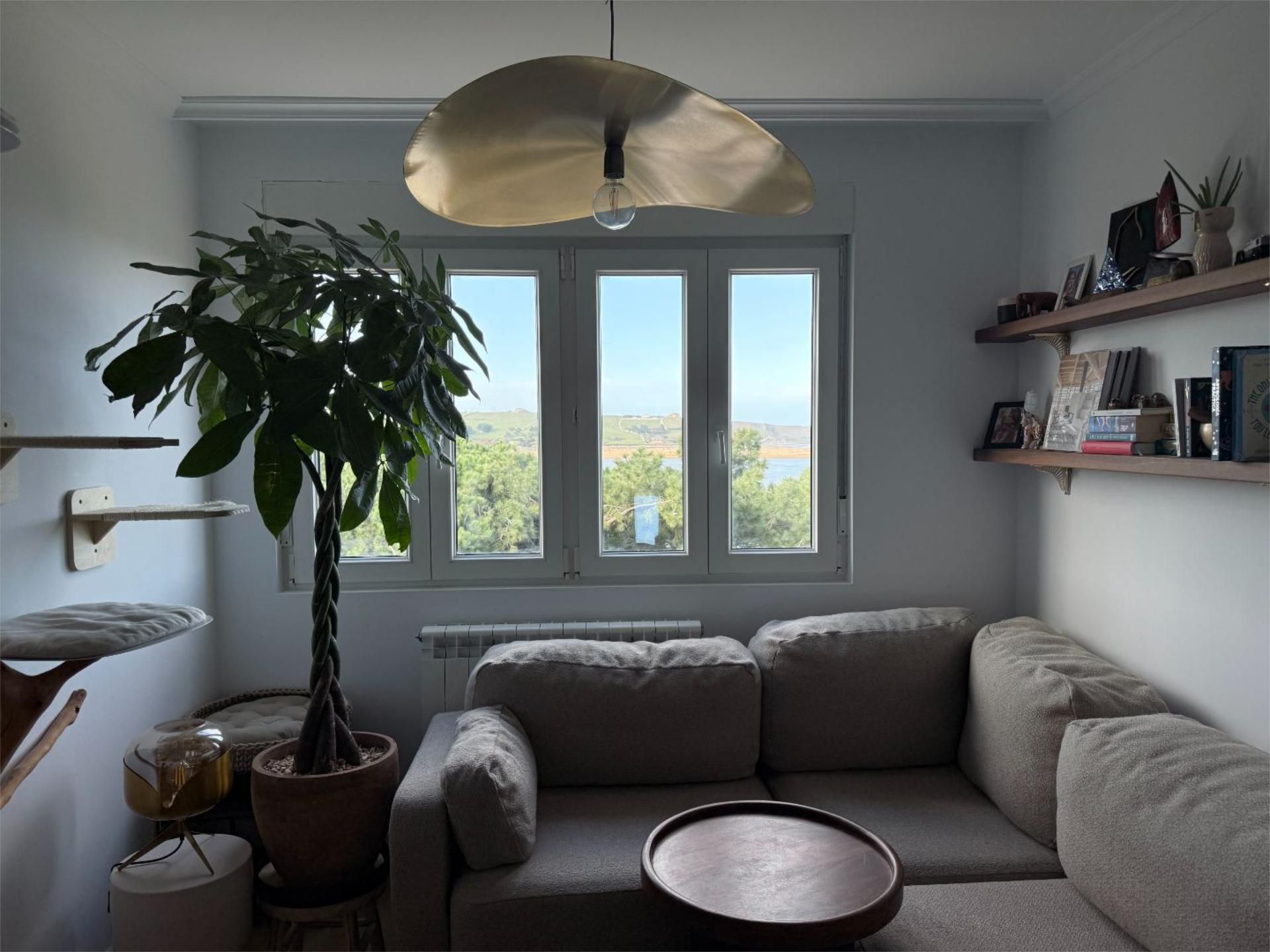 Sala d'estar de Àtic en venda en Miengo amb Calefacció, Moblat i Balcó