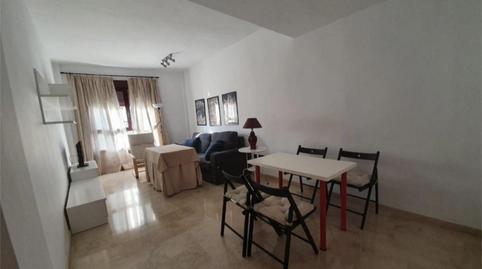 Foto 2 de Apartamento de alquiler en Calle Almendralejo, 8