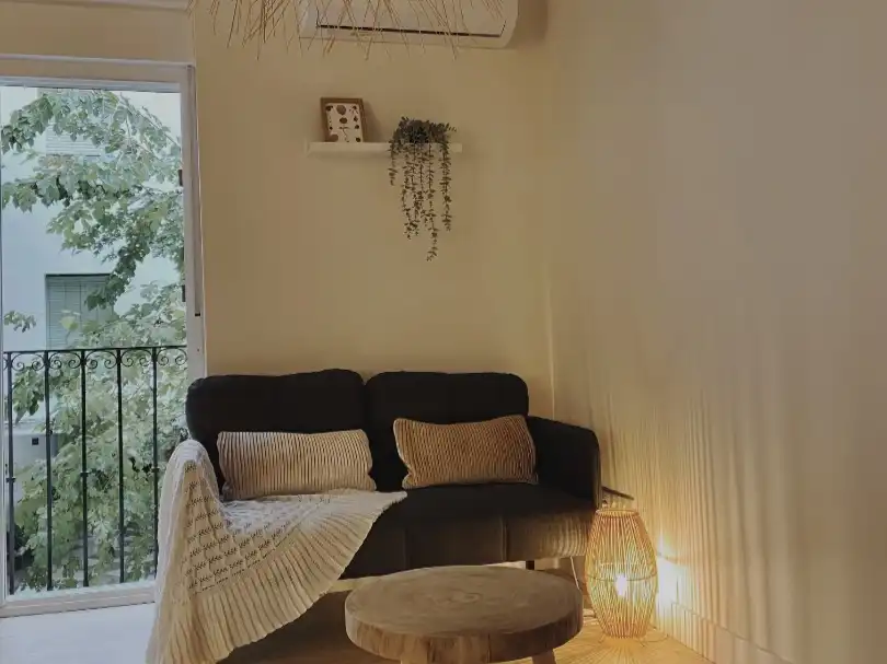 Piso de alquiler en Santa Lucía, 21, San Julián Sala de estar de Piso de alquiler en Sevilla con Aire acondicionado, Calefacción y Parquet