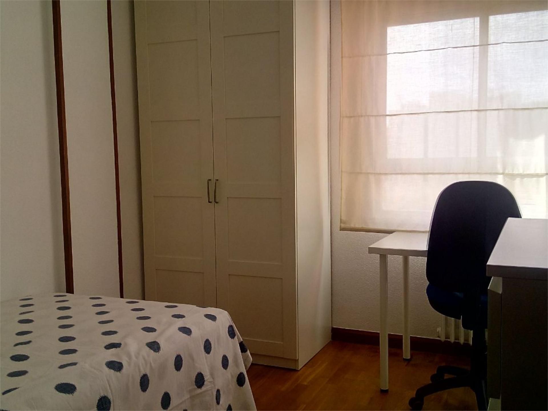 Bedroom of Flat to share in Valladolid Capital