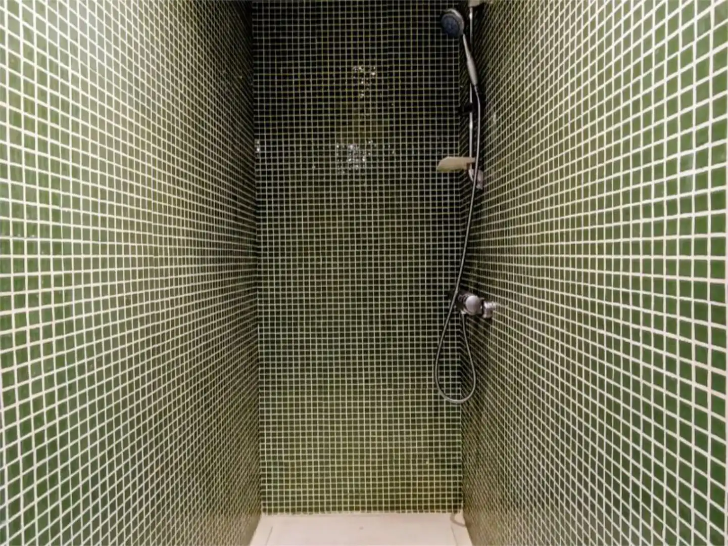 Piso en venta en Paseo de los Cerezos, 17, Hispanoamérica - Bernabéu Baño de Piso en venta en Madrid con Aire acondicionado, Calefacción y Jardín privado
