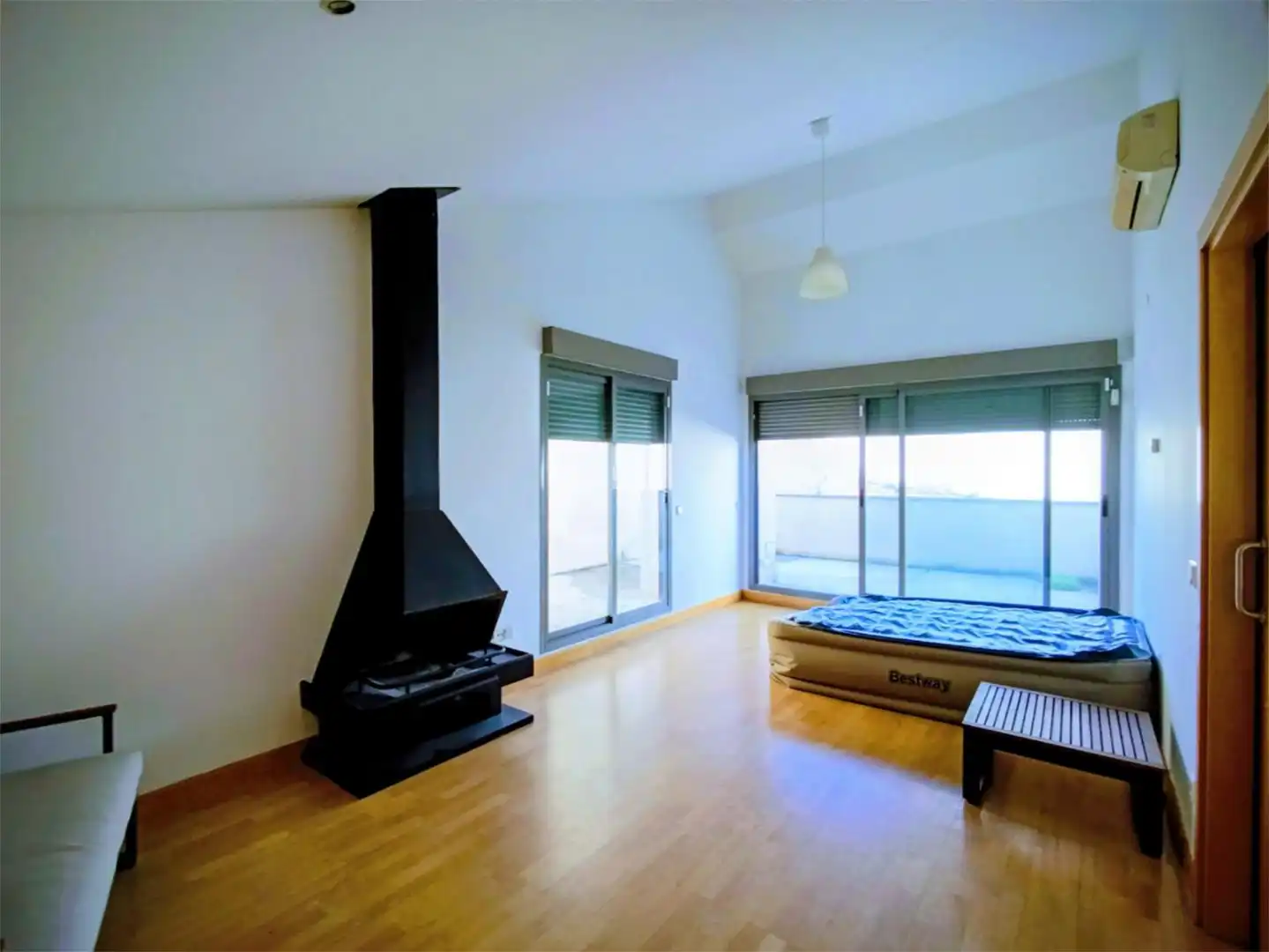 Piso en venta en Paseo de los Cerezos, 17, Hispanoamérica - Bernabéu Habitación de Piso en venta en Madrid con Aire acondicionado, Calefacción y Jardín privado