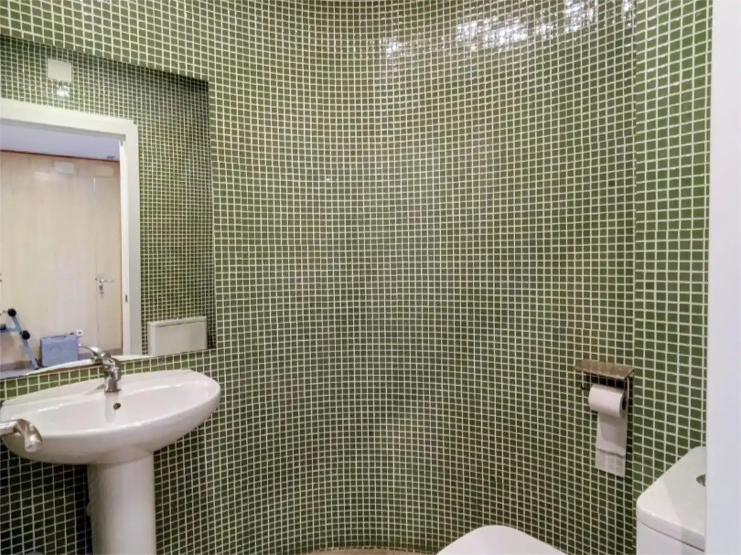 Piso en venta en Paseo de los Cerezos, 17, Hispanoamérica - Bernabéu Baño de Piso en venta en Madrid con Aire acondicionado, Calefacción y Jardín privado