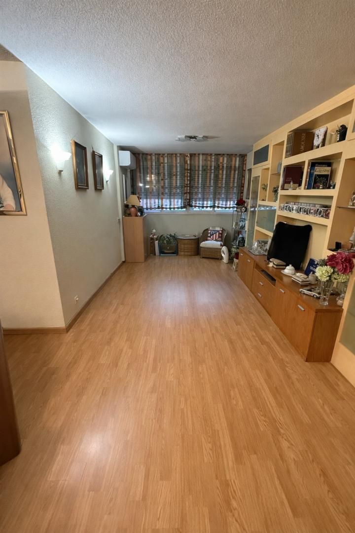 Piso en venta en Calle de Azorín, 32, El Soto - Azorín Sala de estar de Piso en venta en Móstoles con Aire acondicionado, Calefacción y Parquet