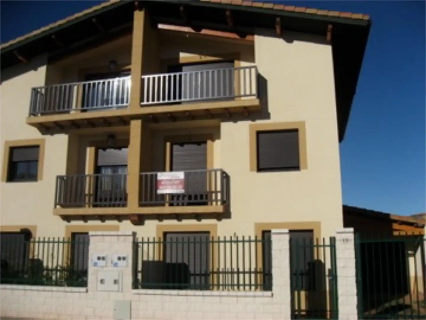 Vista exterior de Casa adosada en venta en Cardeñadijo con Terraza y Balcón
