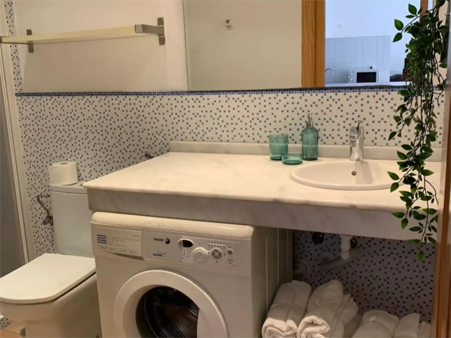Baño de Piso de alquiler en Fuengirola con Aire acondicionado y Balcón