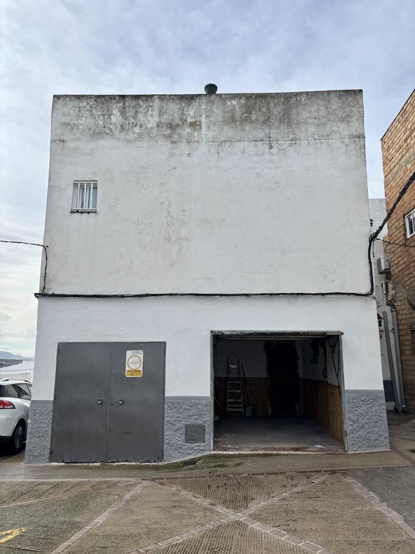 Vista exterior de Casa adosada en venda en Arcos de la Frontera amb Aire condicionat, Terrassa i Traster