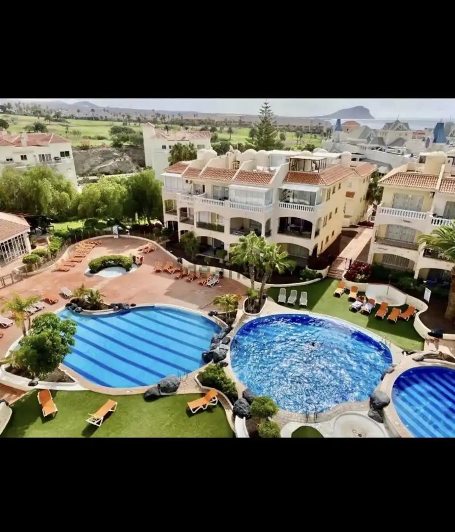 Apartamento en venta en Avenida J.m. Galván Bello, 134, Golf del Sur - Amarilla Golf Piscina de Apartamento en venta en San Miguel de Abona con Terraza, Piscina y Balcón