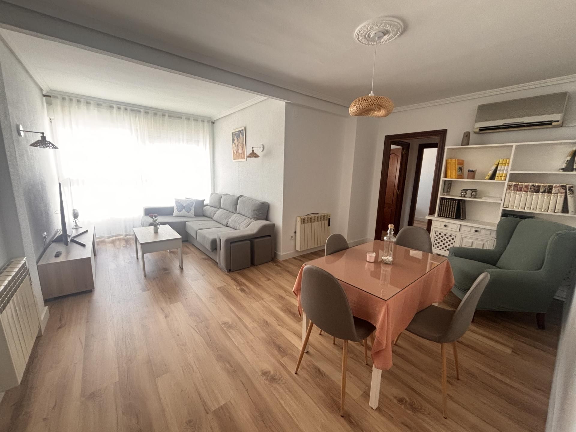 Sala d'estar de Pis de lloguer en Mérida amb Aire condicionat, Calefacció i Moblat