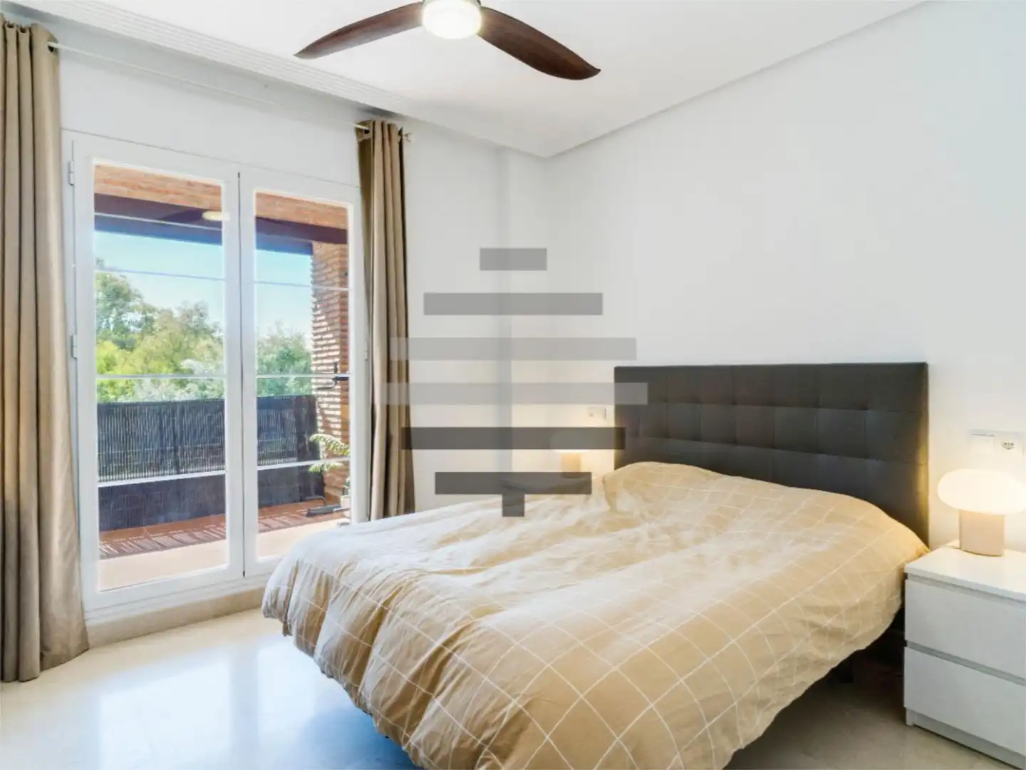 Wohnung zum Verkauf in Urbanizacion Los Aguilares, 1, Los Arqueros - Puerto del Almendro Schlafzimmer von Wohnung zum Verkauf in Benahavís mit Klimaanlage, Terrasse und Schwimmbad