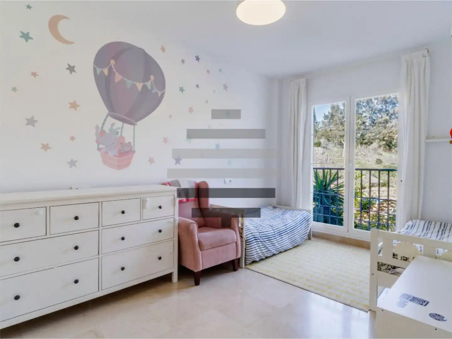Wohnung zum Verkauf in Urbanizacion Los Aguilares, 1, Los Arqueros - Puerto del Almendro Schlafzimmer von Wohnung zum Verkauf in Benahavís mit Klimaanlage, Terrasse und Schwimmbad