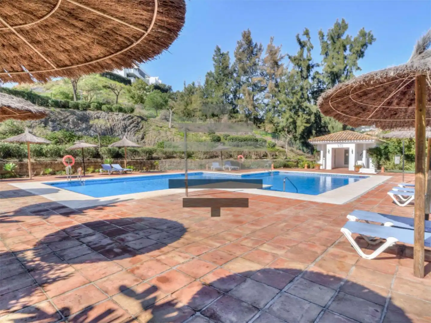 Wohnung zum Verkauf in Urbanizacion Los Aguilares, 1, Los Arqueros - Puerto del Almendro Garten von Wohnung zum Verkauf in Benahavís mit Klimaanlage, Terrasse und Schwimmbad