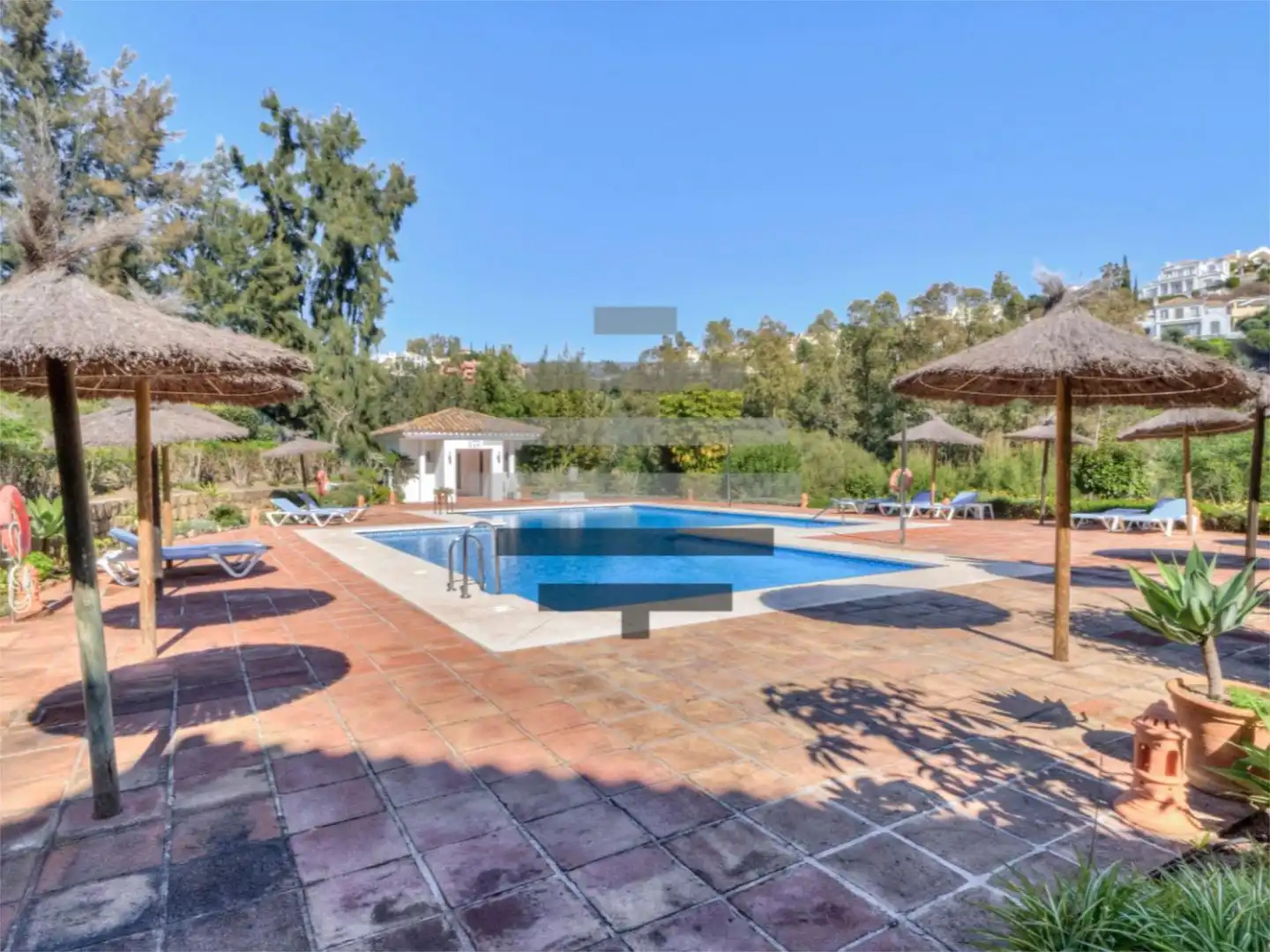 Wohnung zum Verkauf in Urbanizacion Los Aguilares, 1, Los Arqueros - Puerto del Almendro Garten von Wohnung zum Verkauf in Benahavís mit Klimaanlage, Terrasse und Schwimmbad