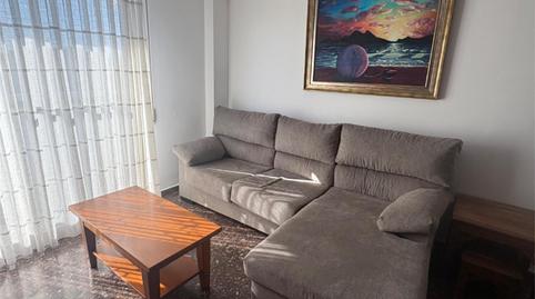 Foto 3 de Pis de lloguer a Carrer de Dolores Ibárruri, 8