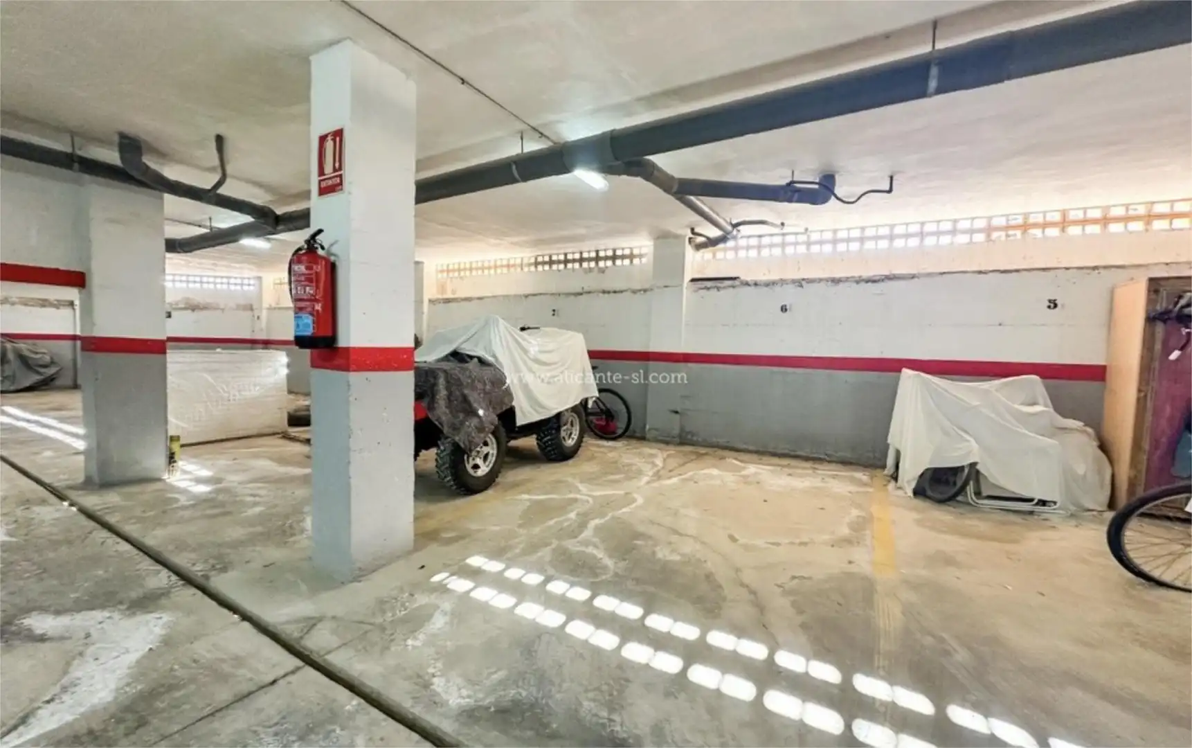 Parking de Piso en venta en Hondón de las Nieves / El Fondó de les Neus con Trastero y Parking comunitario