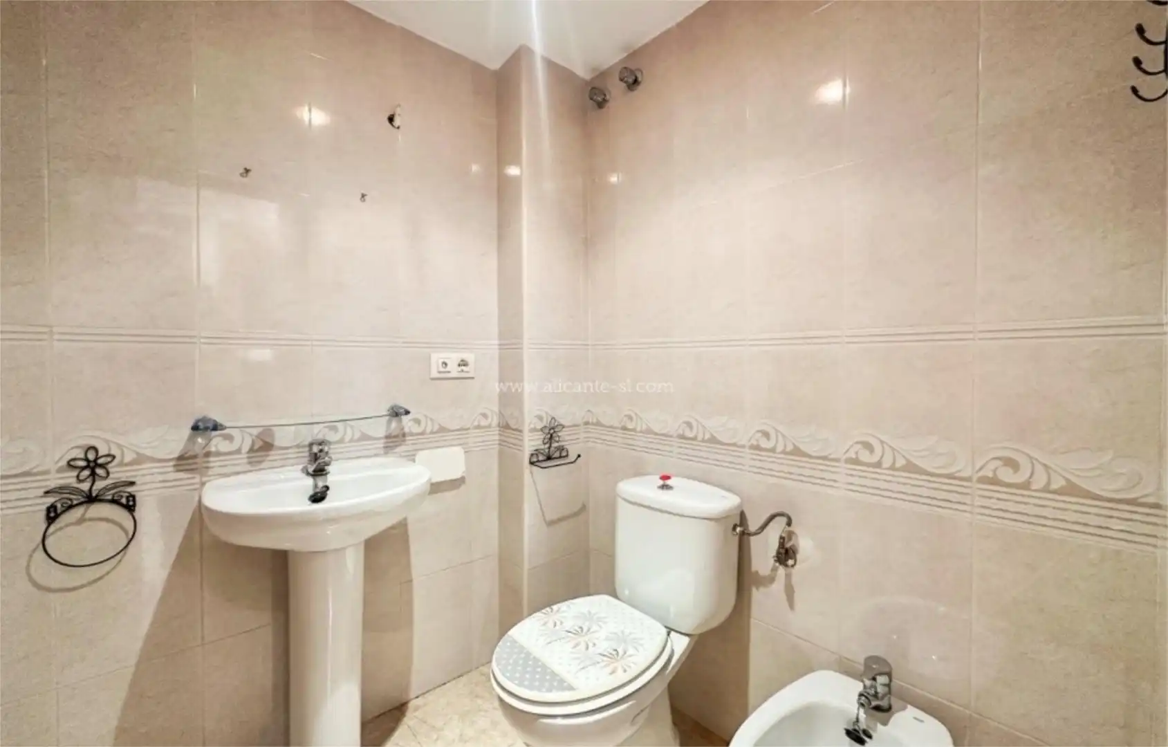 Baño de Piso en venta en Hondón de las Nieves / El Fondó de les Neus con Trastero y Parking comunitario