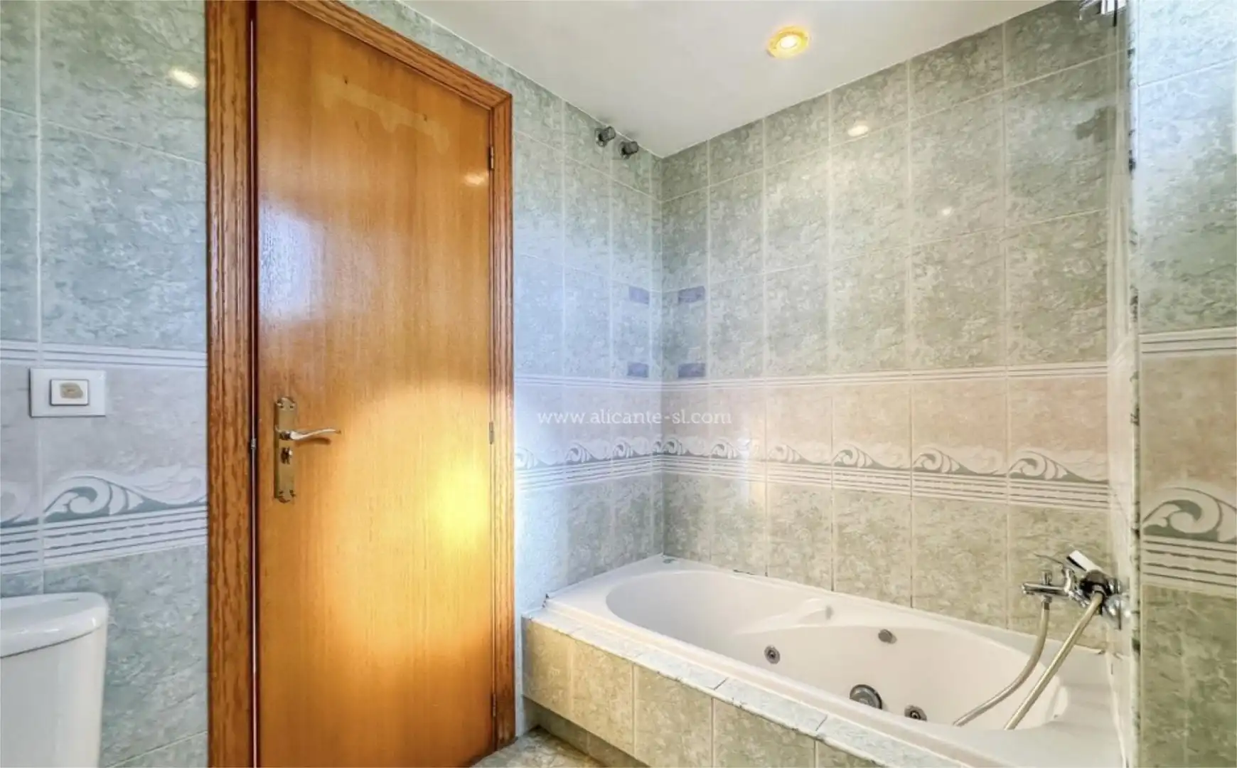 Baño de Piso en venta en Hondón de las Nieves / El Fondó de les Neus con Trastero y Parking comunitario