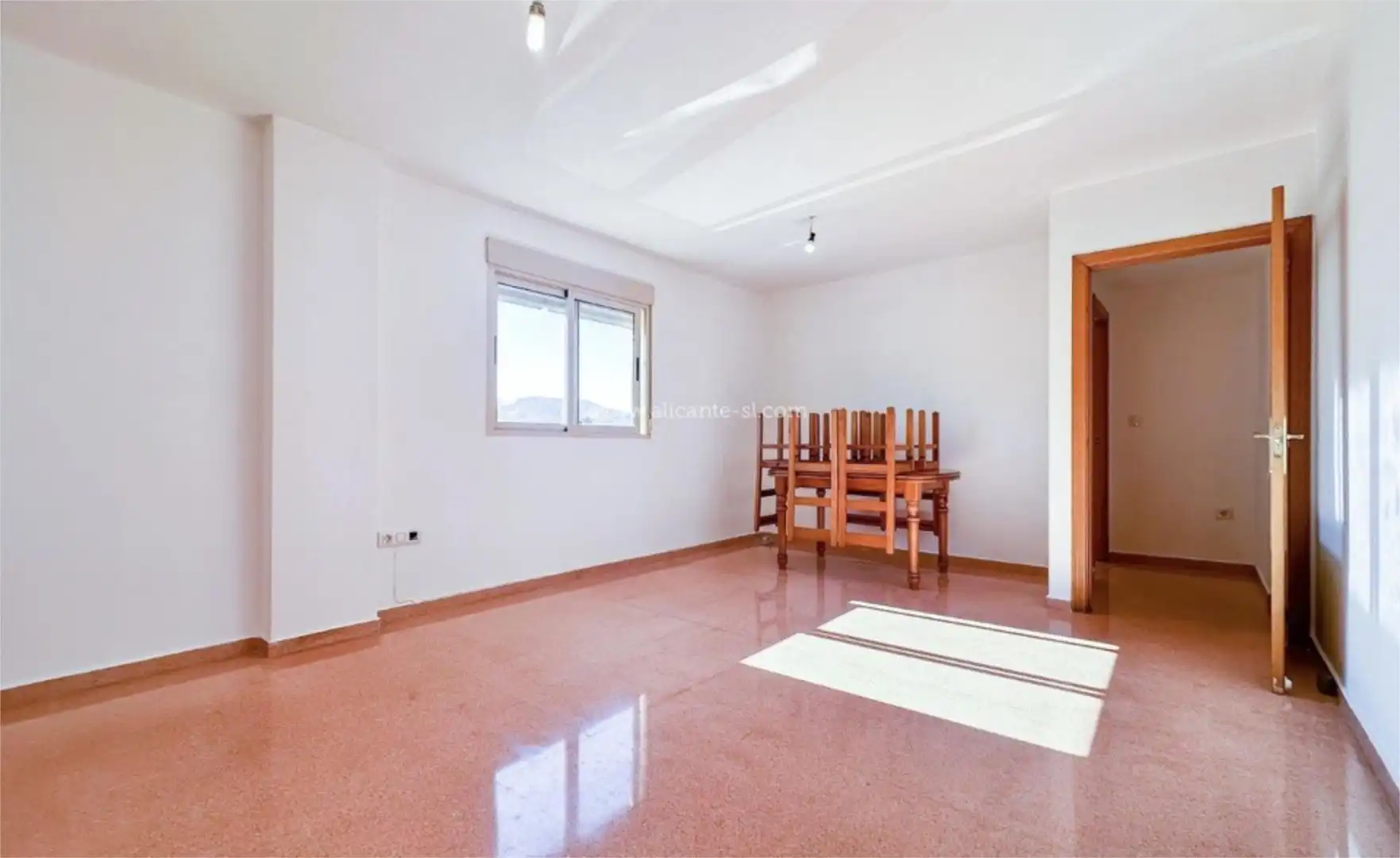 Piso en venta en Hondón de las Nieves / El Fondó de les Neus con Trastero y Parking comunitario