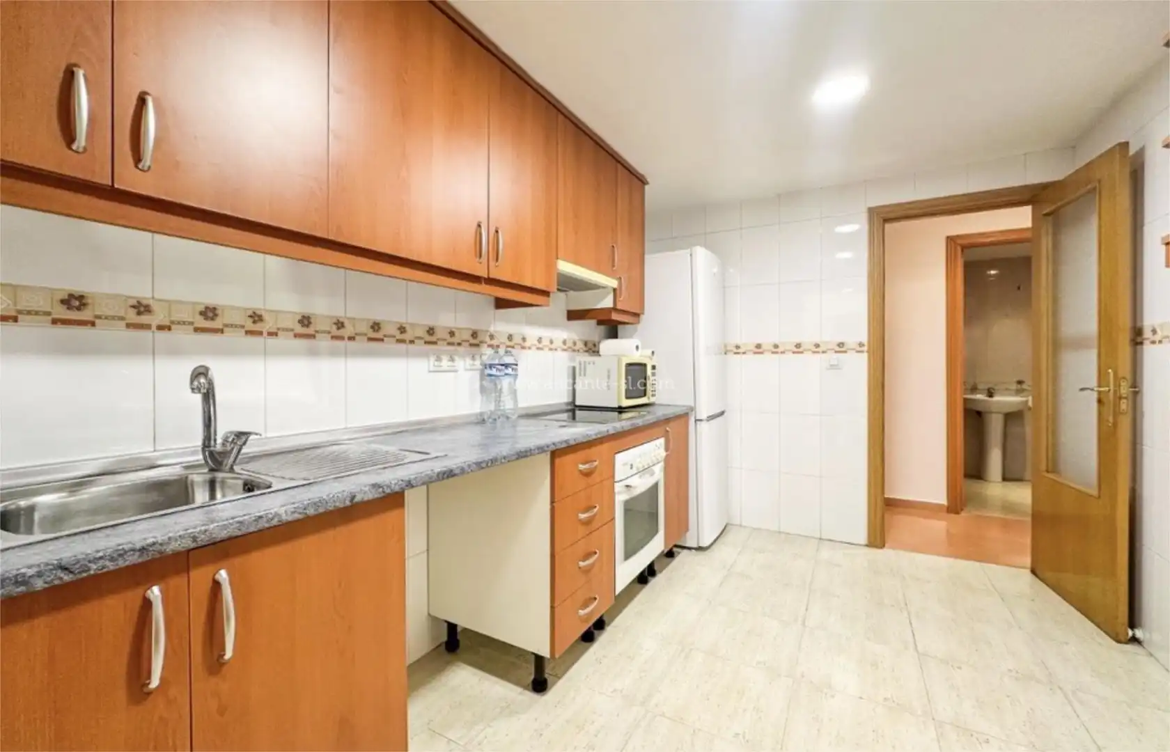 Cocina de Piso en venta en Hondón de las Nieves / El Fondó de les Neus con Trastero y Parking comunitario