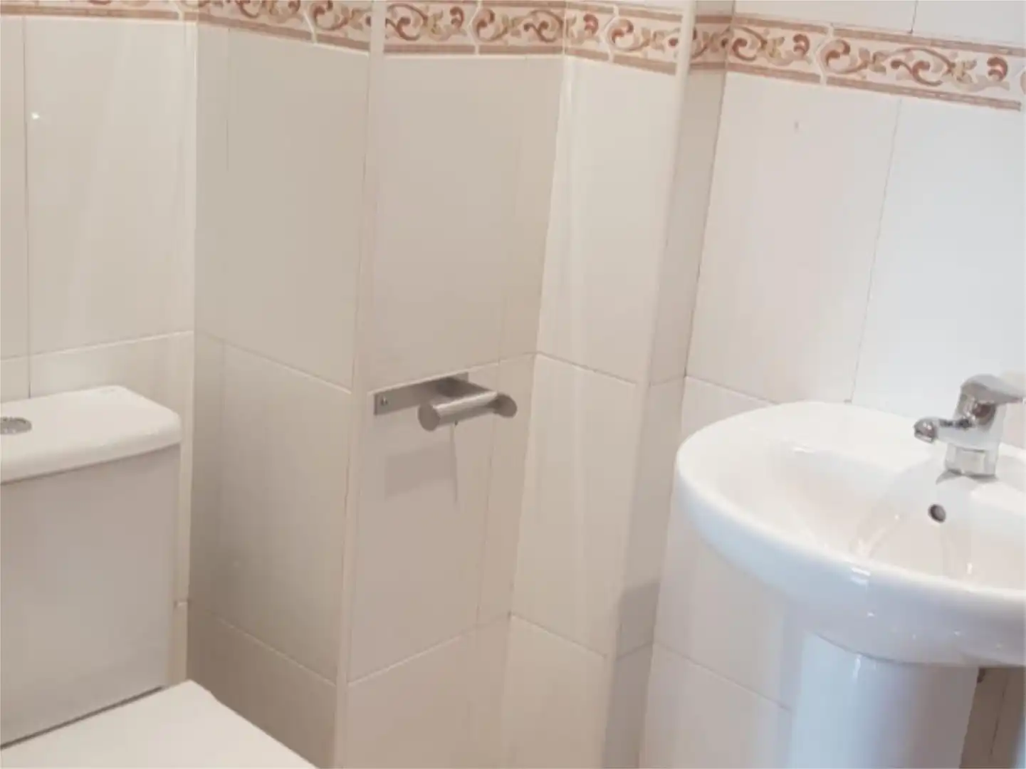 Bathroom of Flat for rent in Ripollet  with Air Conditioner, Terrace and Balcony