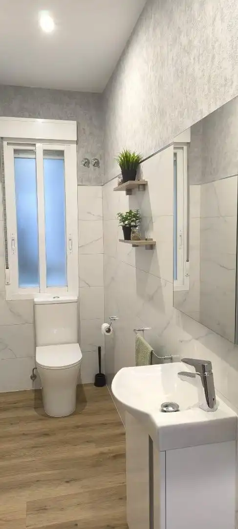Wohnung zum Verkauf in Casas Novas, 22, La Seca - Los Salgueriños Badezimmer von Wohnung zum Verkauf in Pontevedra Capital mit Balkon