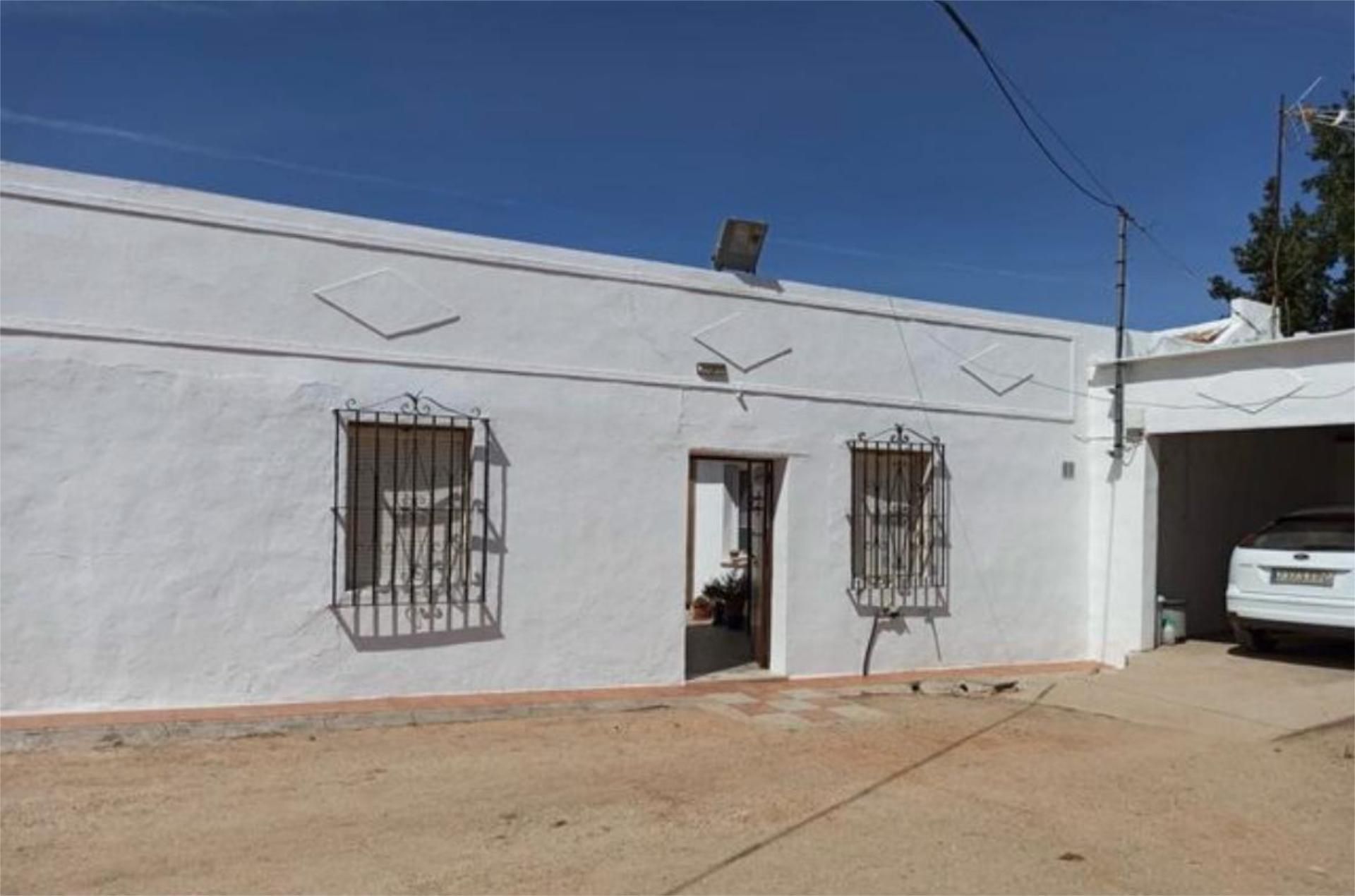 Exterior view of House or chalet for sale in Fuente Palmera  with Air Conditioner, Heating and Private garden