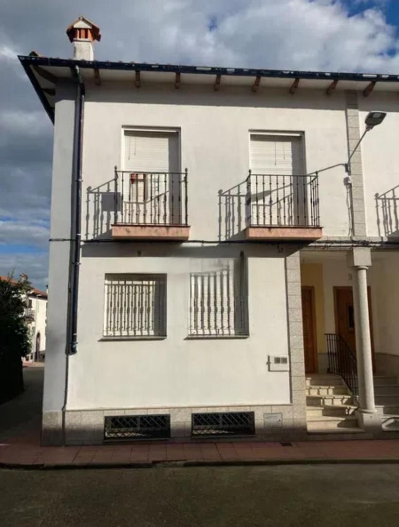 Exterior view of Single-family semi-detached to rent in Jaraíz de la Vera  with Heating, Terrace and Storage room