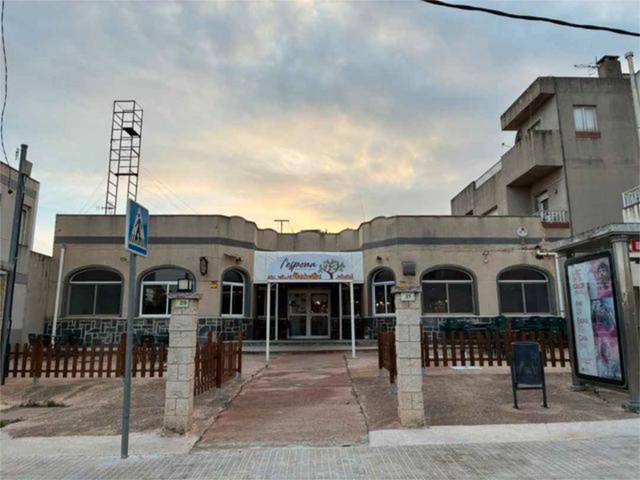 Local comercial en Alquiler en Jesús - Els Reguers