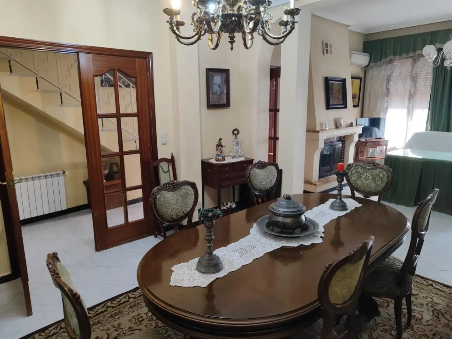 Casa adosada en venda a Calle Tumbon, 5, Don Benito Menjador de Casa adosada en venda en Don Benito amb Aire condicionat i Balcó