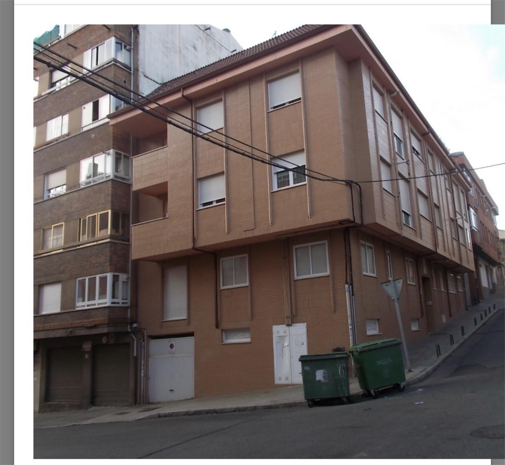 Vista exterior de Pis en venda en León Capital  amb Terrassa