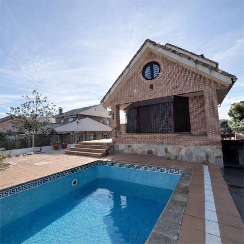 Casa-chalet en Venta en Calle de Julio Romero de Torres, 4 en Los Arcos - El Viviero