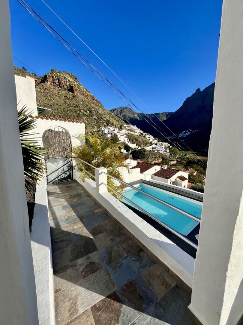 Exterior view of Single-family semi-detached for sale in Agaete  with Terrace, Swimming Pool and Balcony